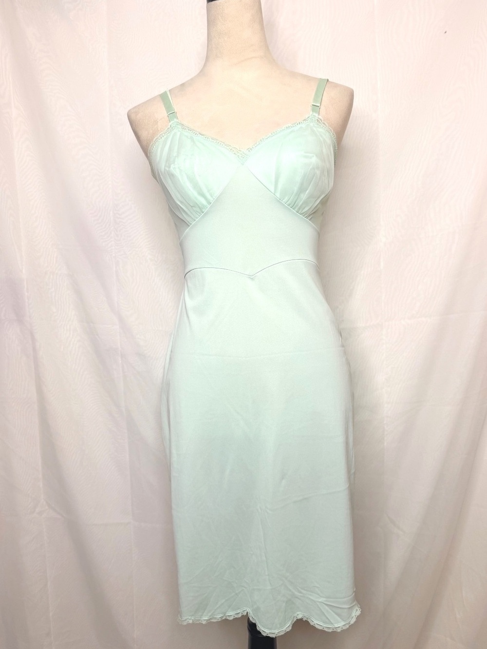 1960s Vintage Shadowline Embroidered Cup Negligee 100% Nylon Chemise